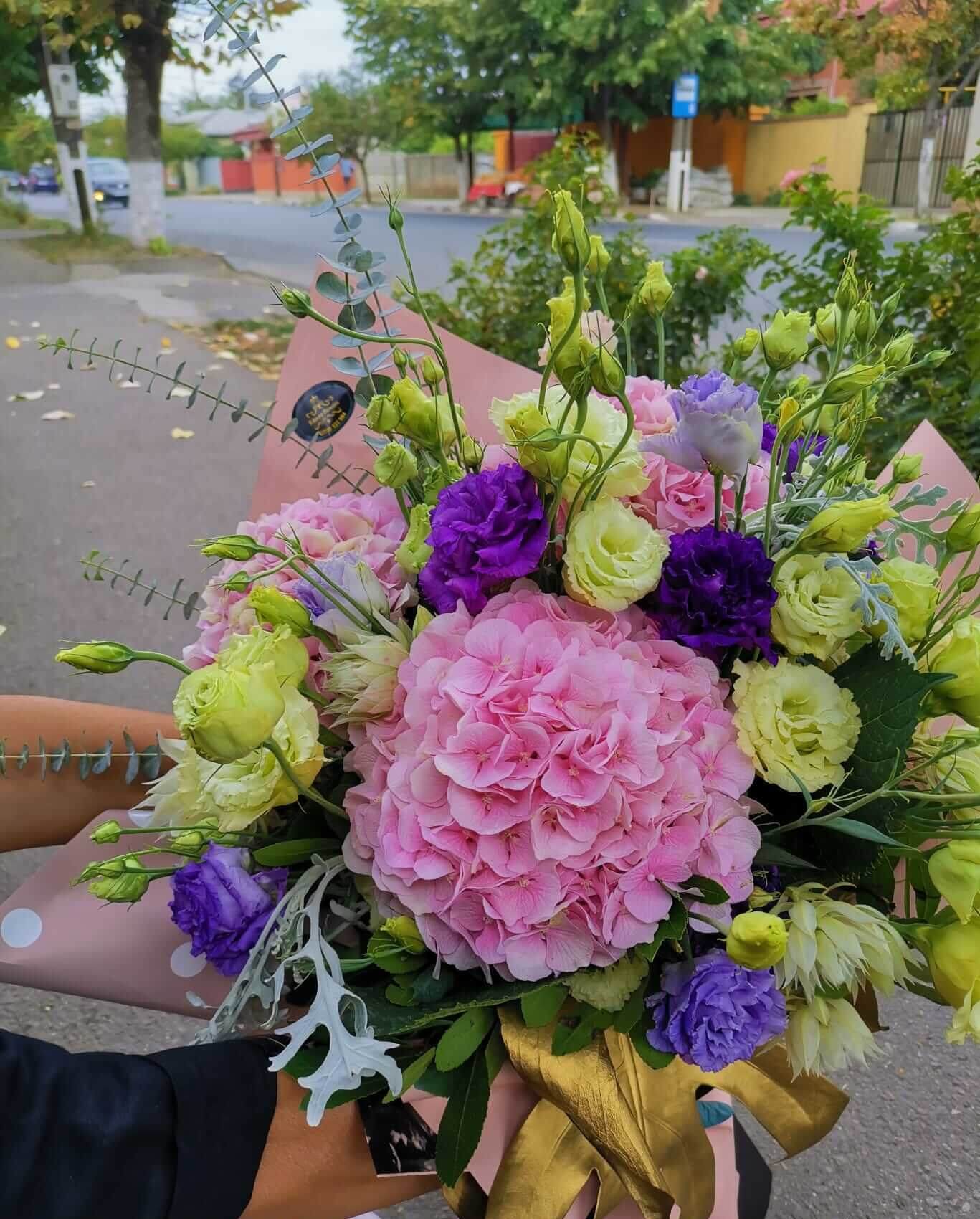 Buchet in nuante de roz si mov Il Davro Flowers 2