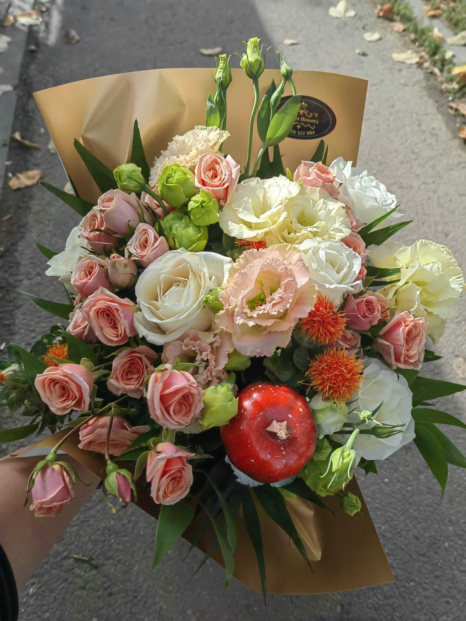 Buchet realizat din Miniroze, Trandafiri, Eustoma