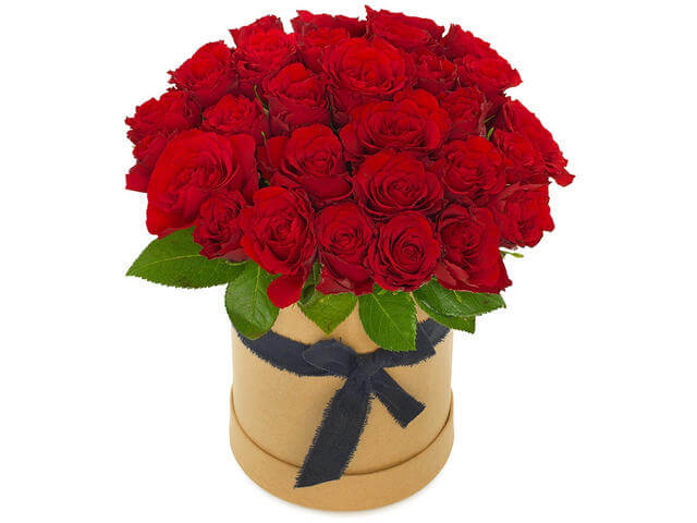 Cutie cu trandafiri rosii