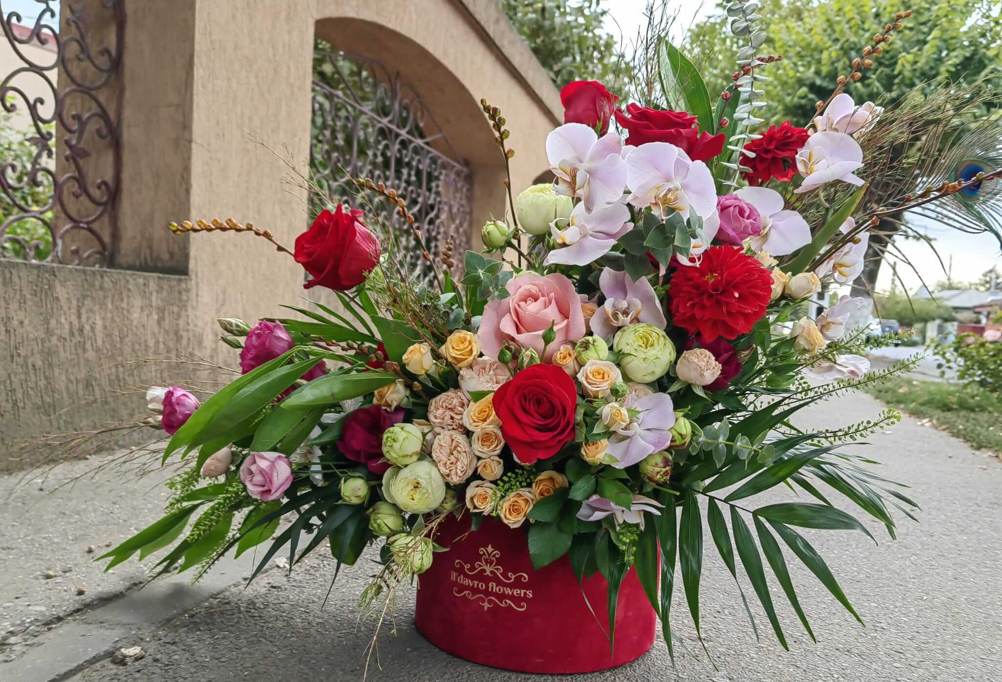 Aranjament cutie catifeaIl Davro-Flowers