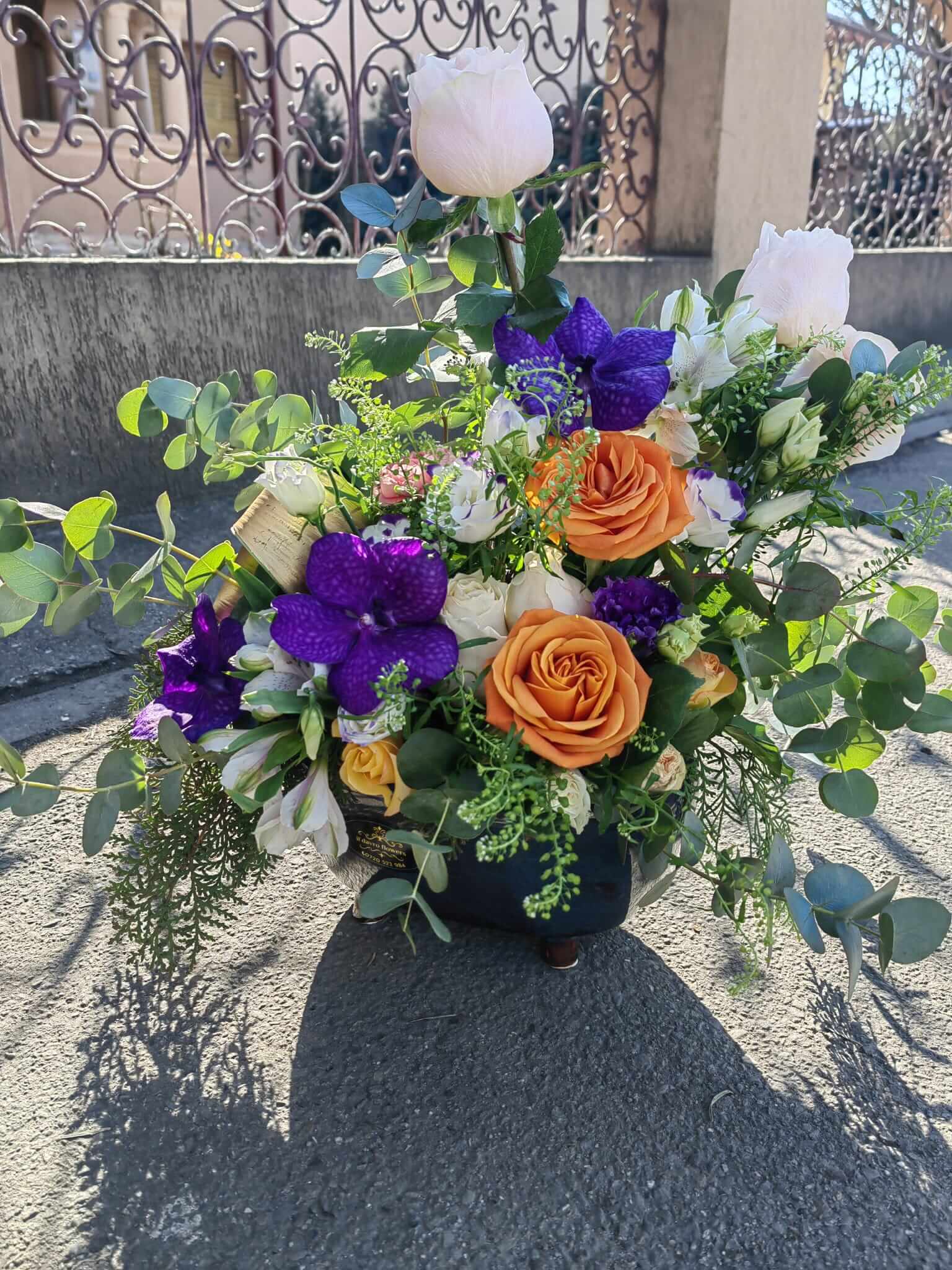 Aranjament vas ceramica trandafiri si orhidee Il Davro-Flowers 2