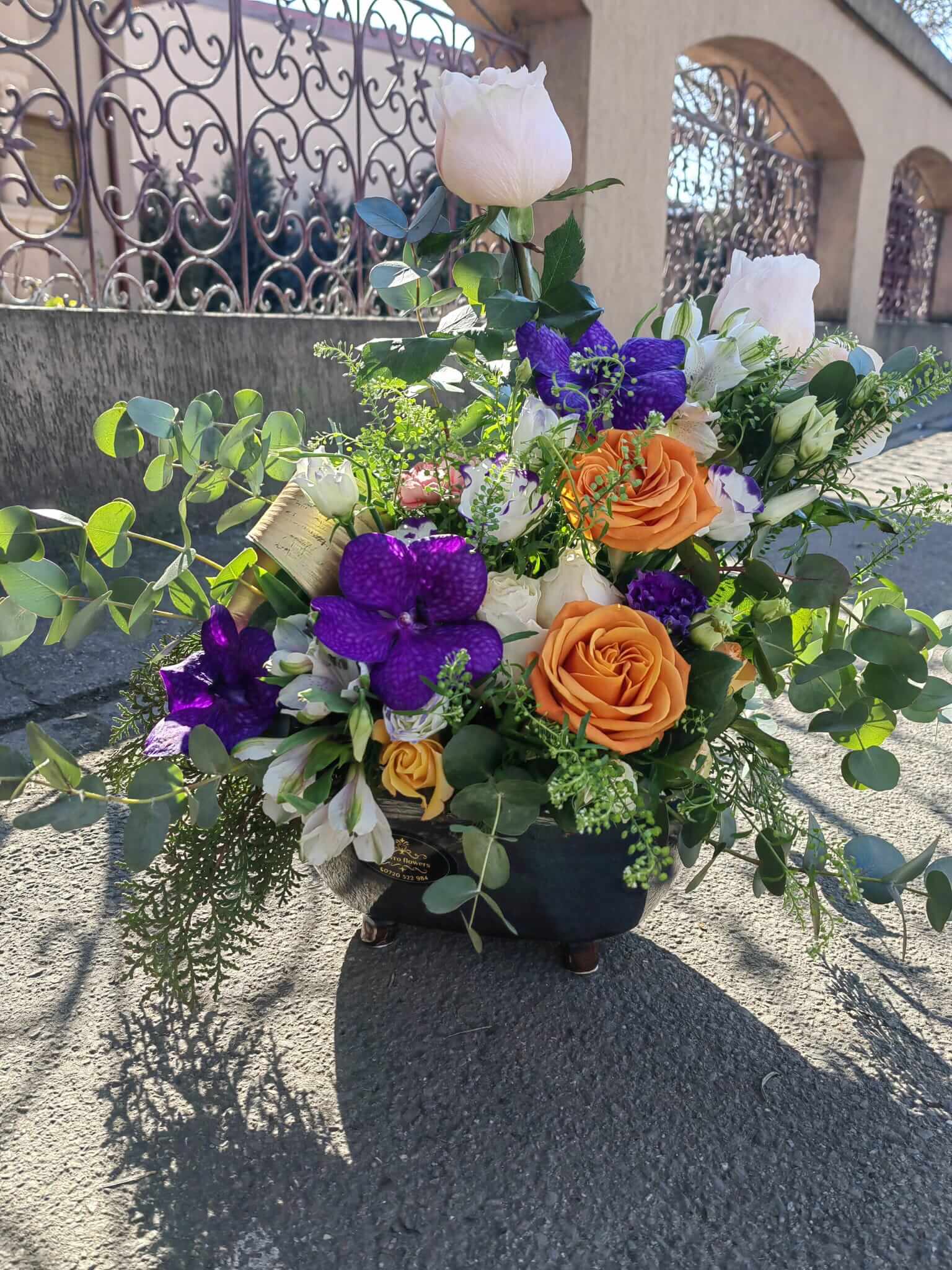 Aranjament vas ceramica trandafiri si orhidee Il Davro-Flowers